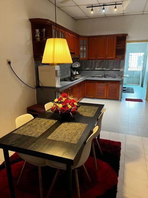 Manjung Modern + Cozy Terrace Home Lumut Extérieur photo