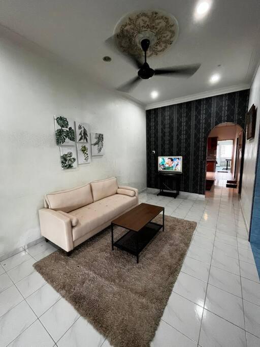 Manjung Modern + Cozy Terrace Home Lumut Extérieur photo