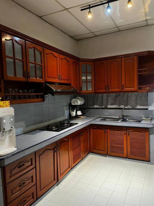 Manjung Modern + Cozy Terrace Home Lumut Extérieur photo