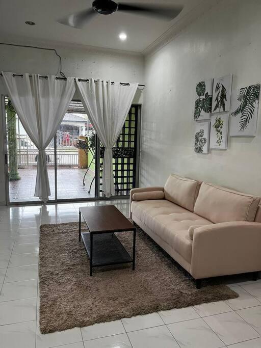 Manjung Modern + Cozy Terrace Home Lumut Extérieur photo