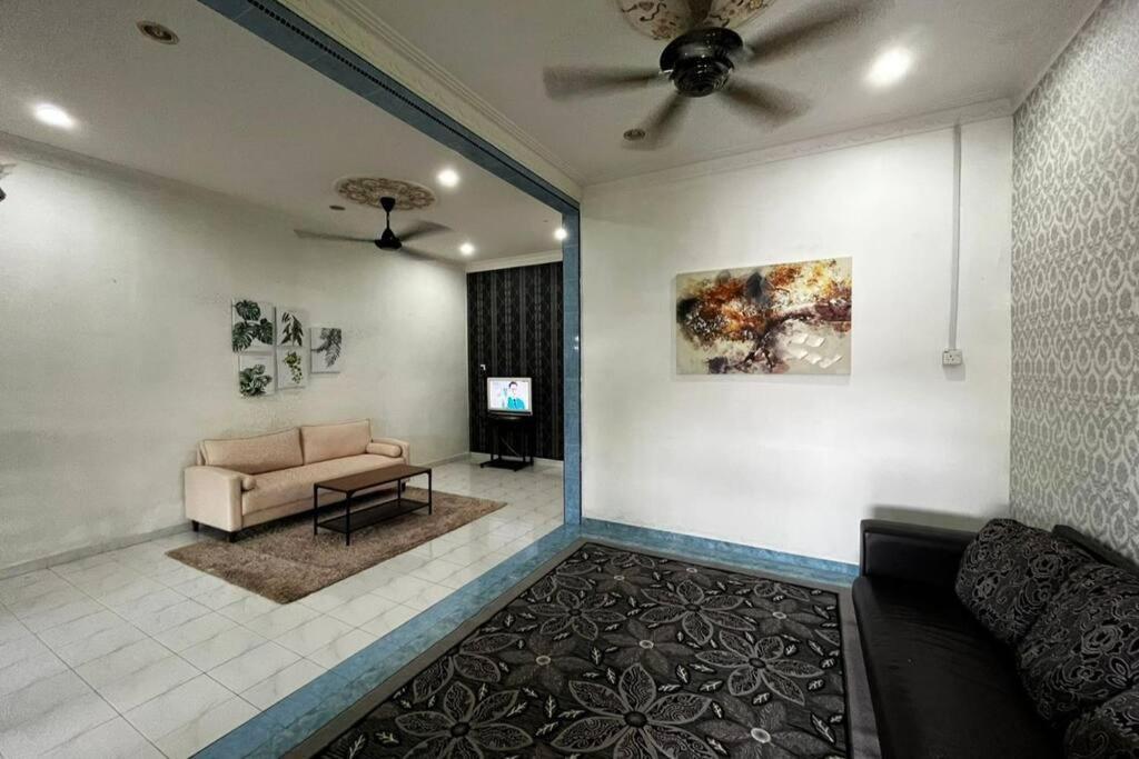 Manjung Modern + Cozy Terrace Home Lumut Extérieur photo